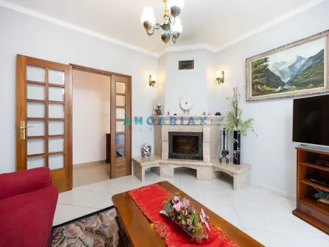 ANG1295 - Moradia T4 para Venda em Coimbrão, Leiria