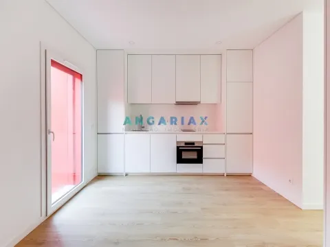ANG1524 - Apartamento T0 para Arrendamento em Leiria