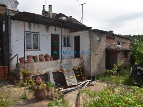 ANG1451 - Moradias T3 e T2 para Venda em Figueiró dos Vinhos