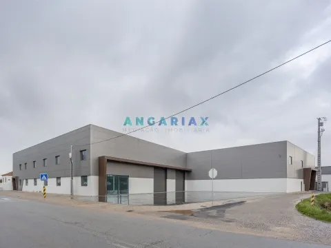 ANG1471 - Pavilhão para Venda em Alcobaça