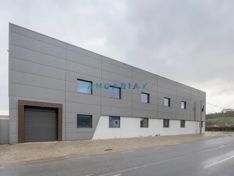 ANG1471 - Pavilhão para Venda em Alcobaça