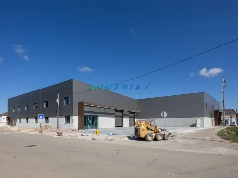 ANG1471 - Pavilhão para Venda em Alcobaça