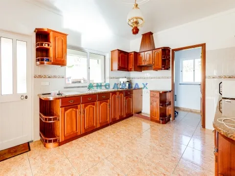 ANG1541 - Moradia T3 para Venda em Batalha