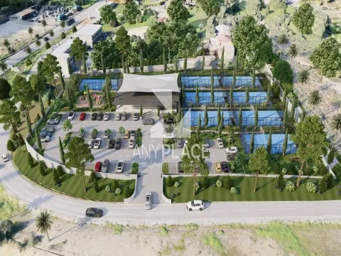 Grond voor de bouw van een Padel sportcomplex gelegen in de Gouden Driehoek.