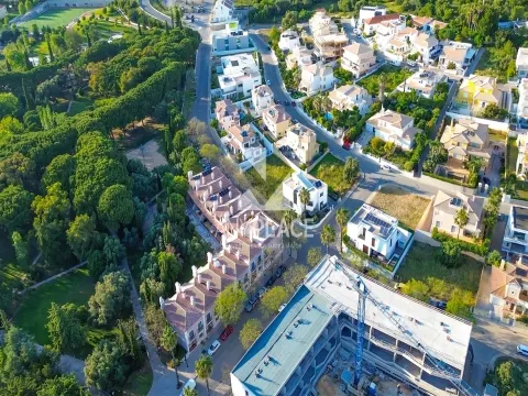 Exclusiva Moradia de Luxo em Condomínio Privado no Coração de Loulé