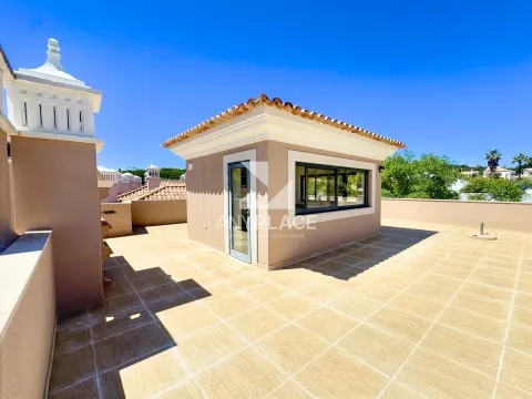 A rare opportunity to acquire a prestigious villa in one of the most valued areas of Loulé.