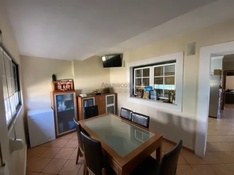 Moradia T4 - Piscina- Jardim- Bela Vista - Lagoa