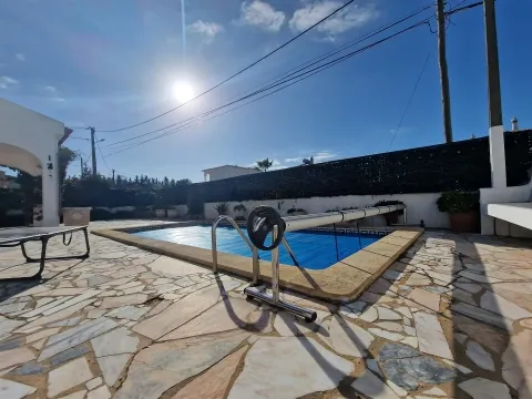 Moradia Tradicional T5 -  piscina - jardim - garagem - terraço com vistas desafogadas - Carvoeiro