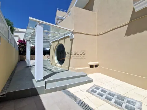 Villa T6 - Potentiel pour 6 Appartements - Garage - Terrasses - Bemposta - Portimão - Algarve