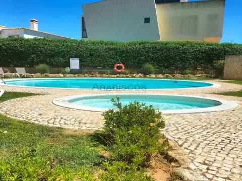 Arrendamento Anual - Moradia - T2 - Condominio fechado - Piscina - Box - Alvor