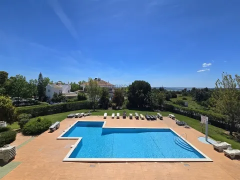 Appartement T1  - piscine - vue sur la mer - résidence sécurisée - jardins -  Alvor