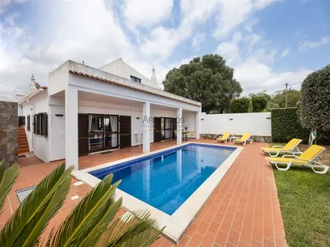 Casa con 4 camere da letto - Affitto annuale - Piscina - Parcheggio - Portimão