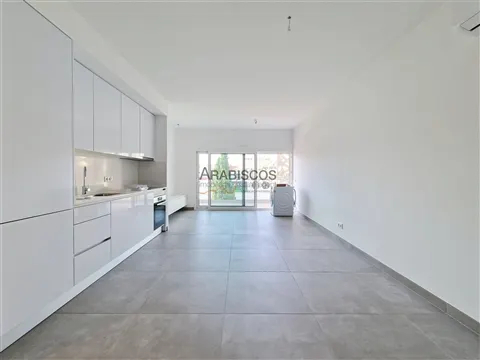 Apartment T1 – Swimming Pool – Air Conditioning – Balcony –  Storage – Parking – Portimão – Algarve