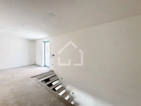 Moradia T4 com Piscina - Lobão