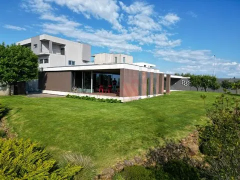 Lujosa villa de 4 dormitorios de un solo piso en Seroa, Paços de Ferreira