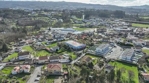 Armazém industrial com 1104 m2 em Medelo, Fafe