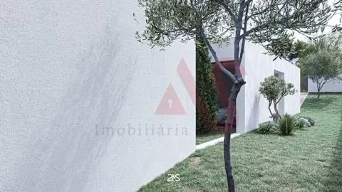 Terreno para construção com 800 m2 e projeto aprovado em Revinhade, Felgueiras