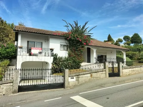 Casa T4 a Moreira de Cónegos, Guimarães