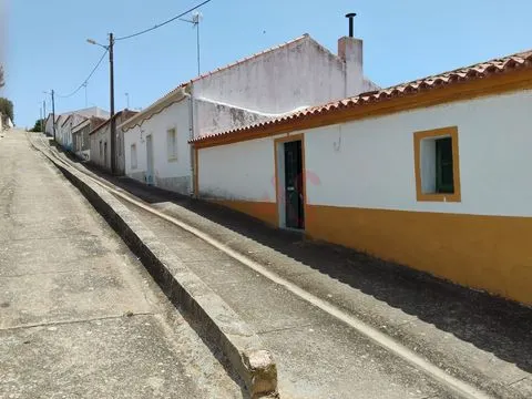 Single Story 3 Bedroom House to Restore in Santo Aleixo da Restauração – Moura