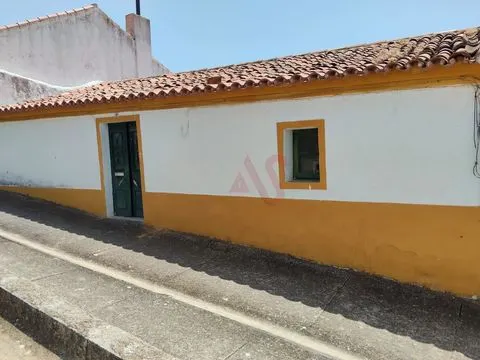 Single Story 3 Bedroom House to Restore in Santo Aleixo da Restauração – Moura