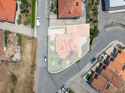 Moradia T3 de Luxo com Jardim e Espaço Exterior em Idães, Felgueiras
