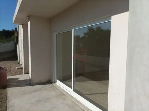 Bail à bail &#124; Étage Villa 1+1 chambre avec patio à Riba de Ave, Vila Nova de Famalicão