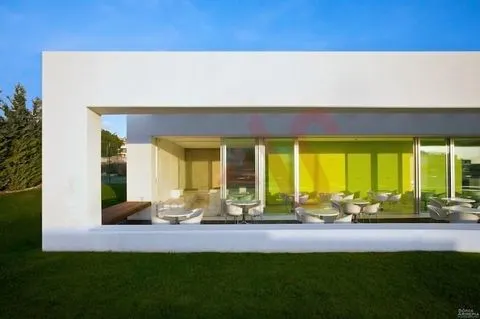 Bar de luxe avec court de tennis à Praia da Rocha à Portimão