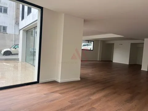 Loja nova com 159,05 m2 no centro de Lousada
