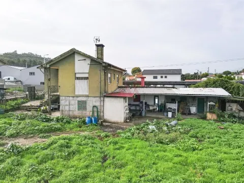 Moradia T3 para Restauro em Conde, Guimarães