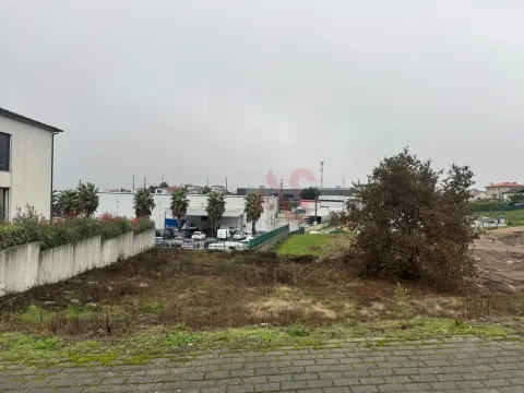 Terreno para Construção com 627 m² em Barrosas Idães, Felgueiras