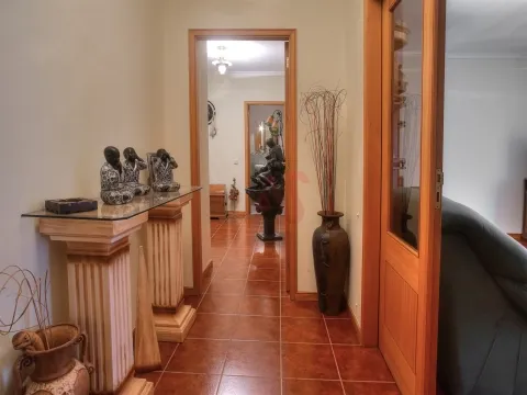 Apartamento T3 à venda em Barrosas (Santo Estêvão), Lousada