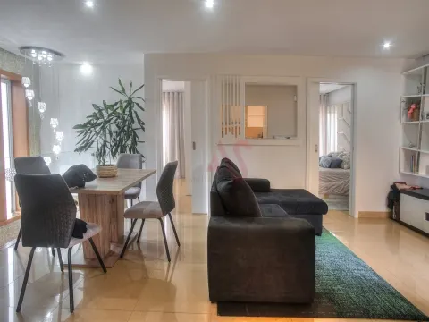 Maison de 4+1 chambres avec espace commercial à Sousa, Felgueiras