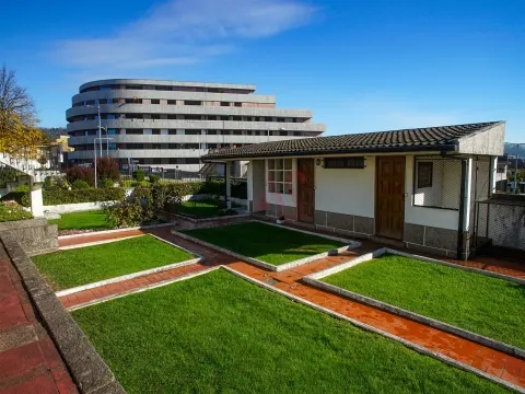 Maison de trois chambres au centre de Felgueiras – Opportunité unique au cœur de la ville