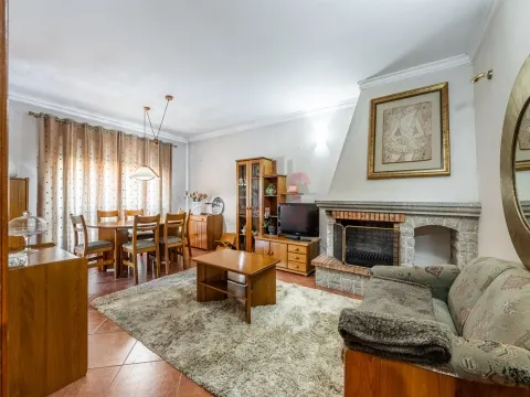 Duplex 2 chambres (3 chambres d’origine) – Vizela Center – Grandes terrasses + 2 garages