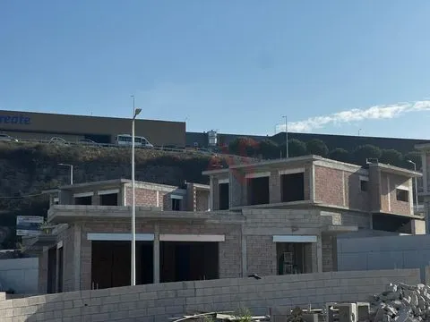 Moradia T3 de RC com piscina em construção em Pias, Lousada