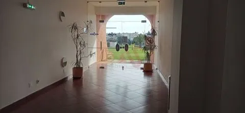 Shop transformed into a Studio, physically without window or balconies at the Paraíso de Albufeira hotel