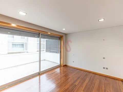 Moradia em Banda T3 em Mesão Frio – Zona Premium de Guimarães