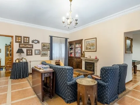 Moradia T3+1 | Sala comum e de jogos | Cozinha equipada | Capoto | Ponte, Guimarães