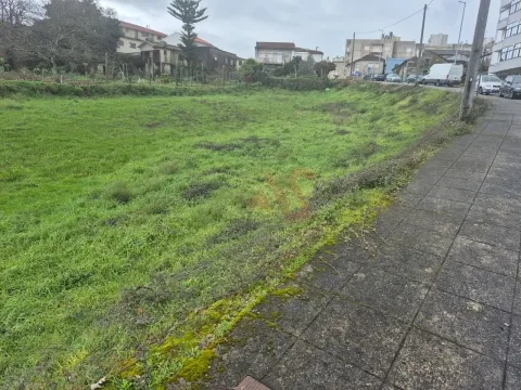 Terreno para construção com 1.449,67 m², na Lixa