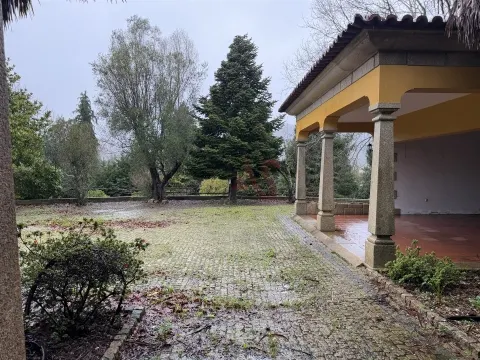 Moradia brasonada T5 inserida em terreno de 18.440m² com Piscina – Meinedo, Lousada