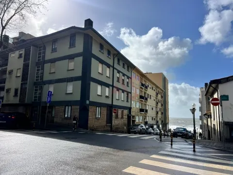 4 Bedroom Apartment + 1 Duplex for Restoration | Foz do Douro | 132 m² | 600.000€