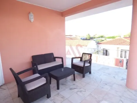 Casa de 3+1 dormitorios con potencial único en Estela – Póvoa de Varzim