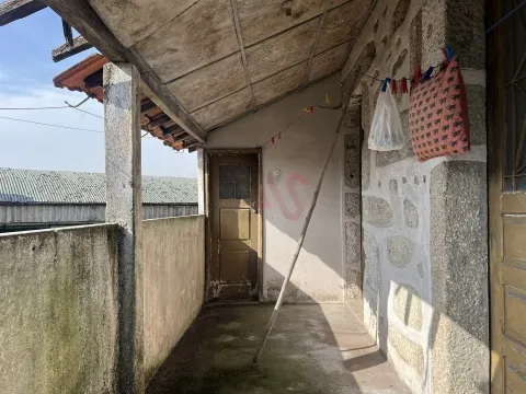 Conjunto de Propriedades com Elevado Potencial | Terreno Total de 4.089 m² |  Paços de Ferreira