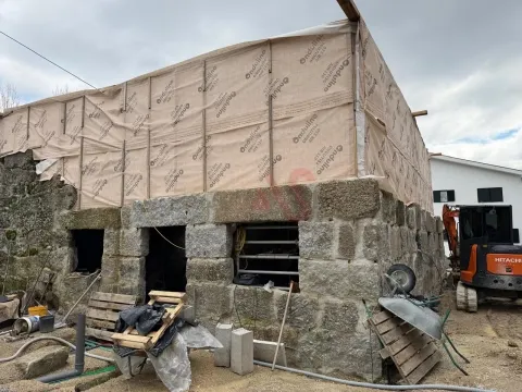 Stone House for Restoration with Construction Potential – Arões (Santa Cristina), Fafe