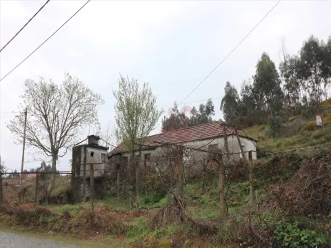 Casa de 4 dormitorios para restauración en Croca, Penafiel – Excelente oportunidad de inversión