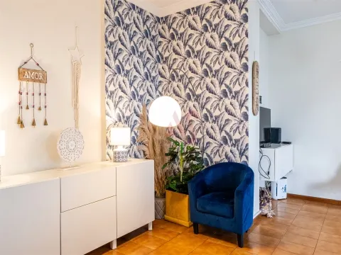 Apartamento T2+1 com varanda e terraço a 450m da praia | Praça João XXIII, Póvoa de Varzim