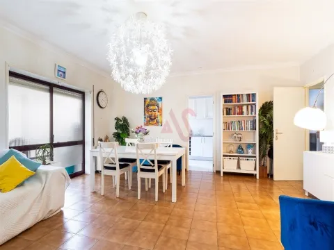 Apartamento T2+1 com varanda e terraço a 450m da praia | Praça João XXIII, Póvoa de Varzim