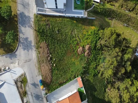 Terreno para construção com 2.472,45 m2, em Barrosas (Santo Estêvão), Lousada