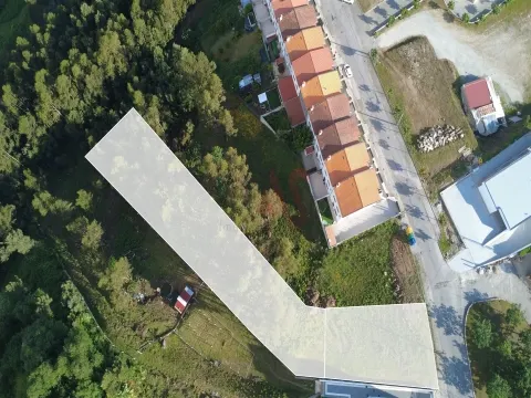 Terreno para construção com 2.472,45 m2, em Barrosas (Santo Estêvão), Lousada