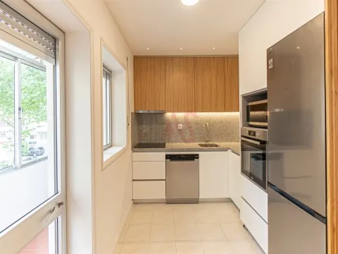 Apartamento T4 para arrendamento no Castêlo da Maia